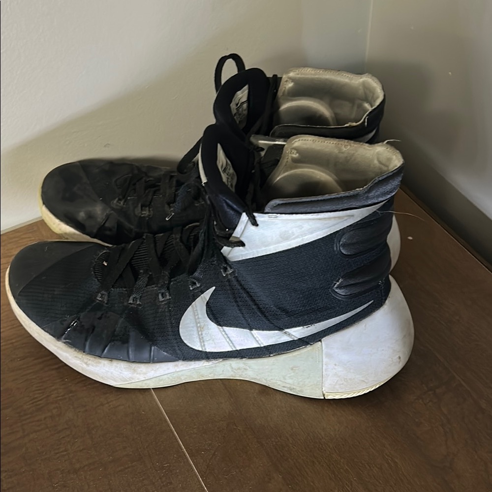 Nike Hyper Dunks - Picture 4 of 5